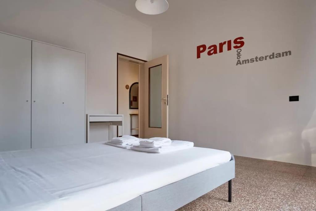 Spacious And Bright Close To Fiera And San Siro Appartamento