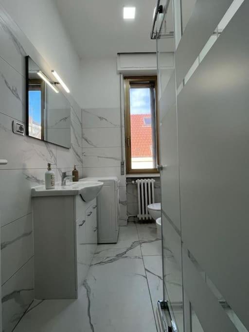 Spacious And Bright Close To Fiera And San Siro Appartamento *